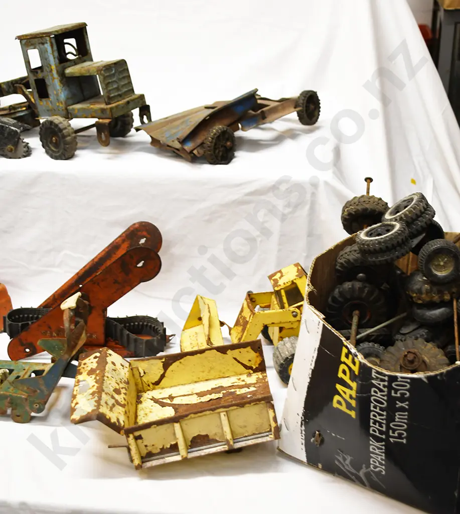 TONKA PARTS FOR RESTORATION - 1 Image 1++