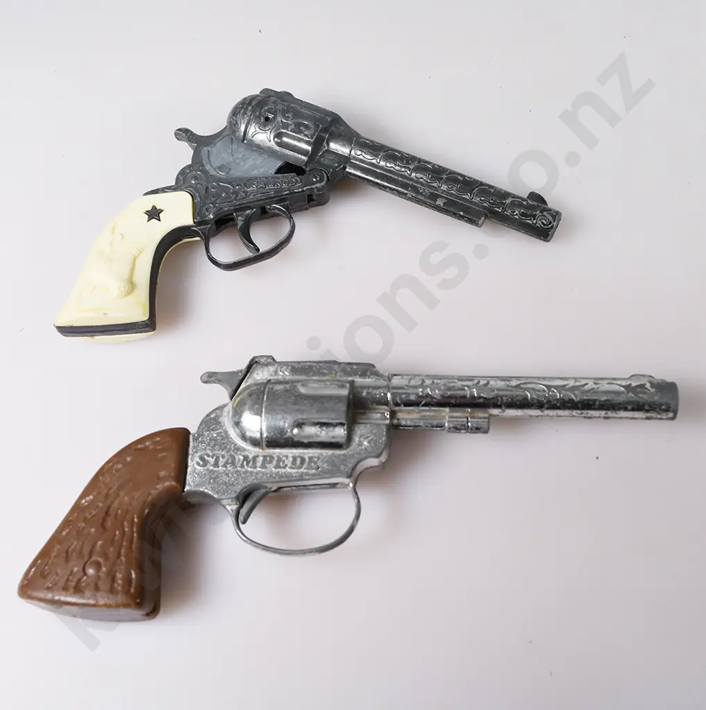 7 TOY GUNS Image 1++
