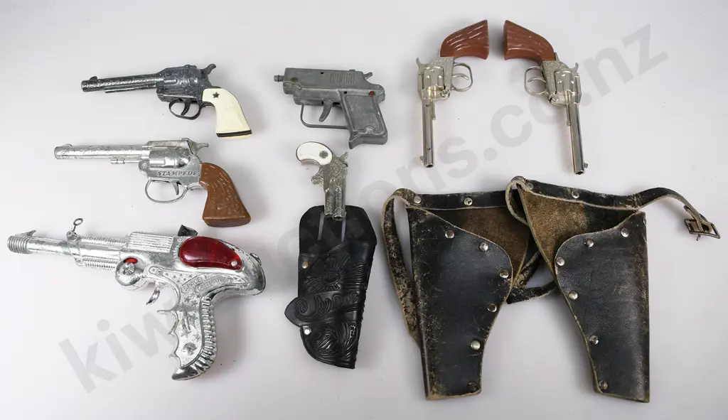 7 TOY GUNS Image 1++