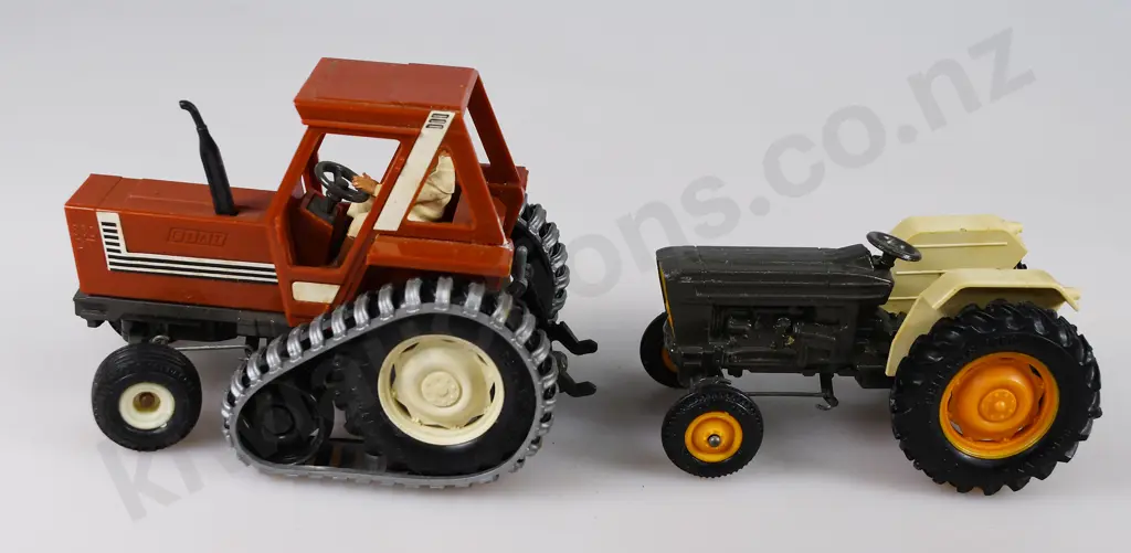 BRITAINS MODEL TRACTORS FORD FIAT Image 1++