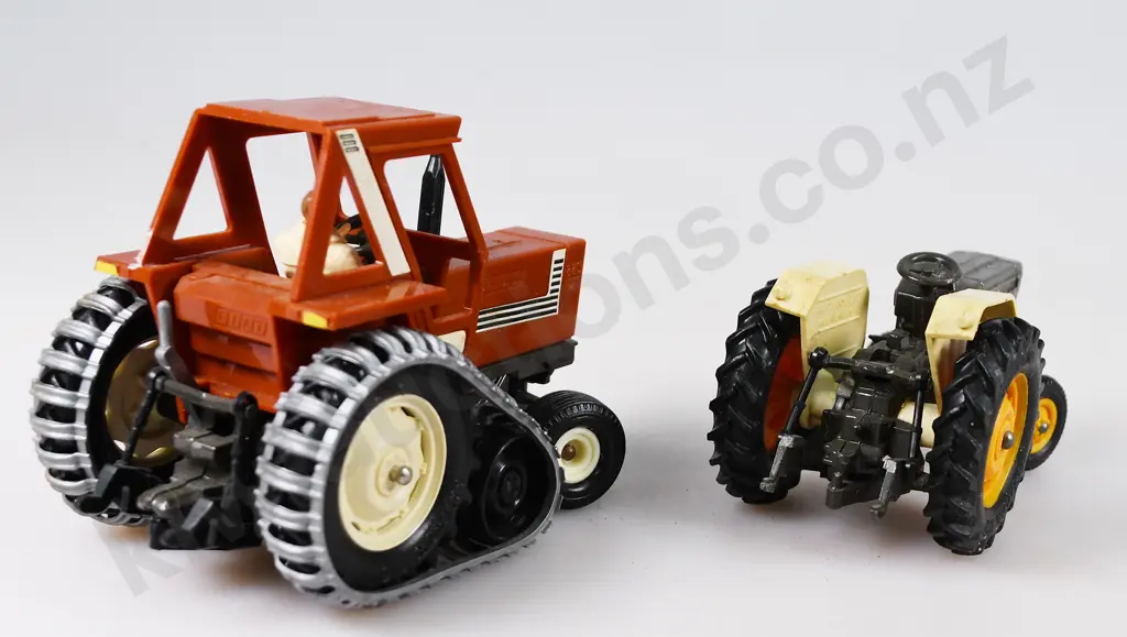 BRITAINS MODEL TRACTORS FORD FIAT Image 1++