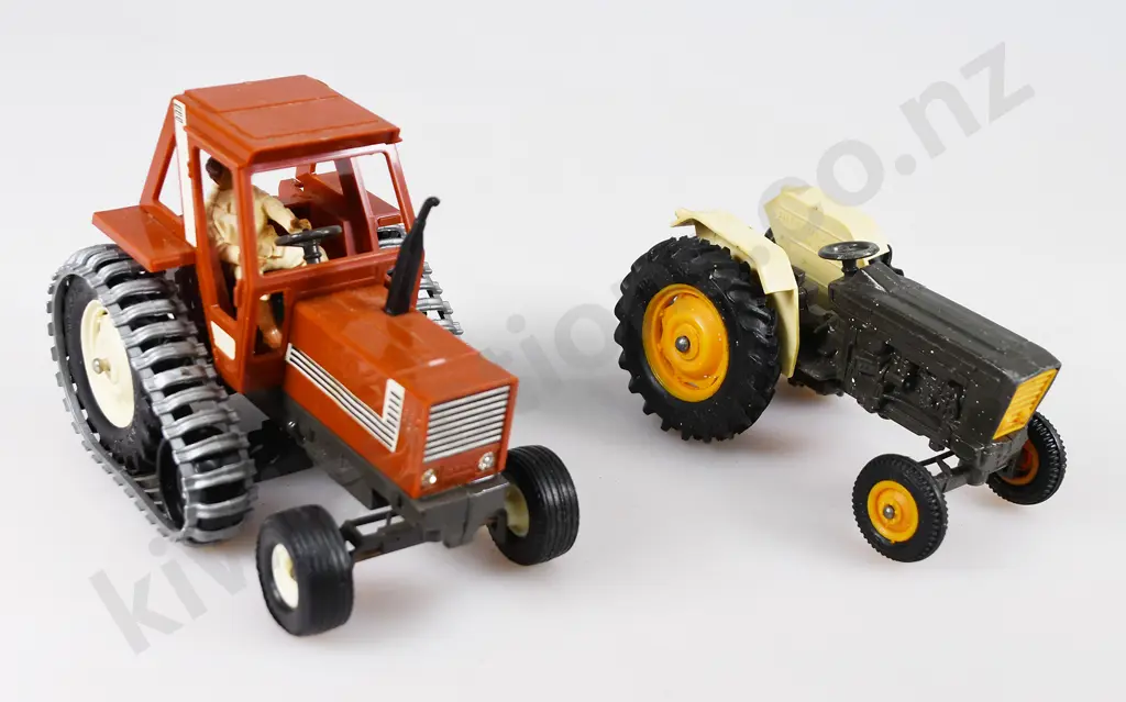 BRITAINS MODEL TRACTORS FORD FIAT Image 1++