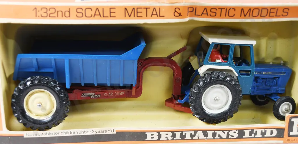 BRITAINS MODEL TRACTOR FORD TRACTOR & REAR DUMP Image 1++