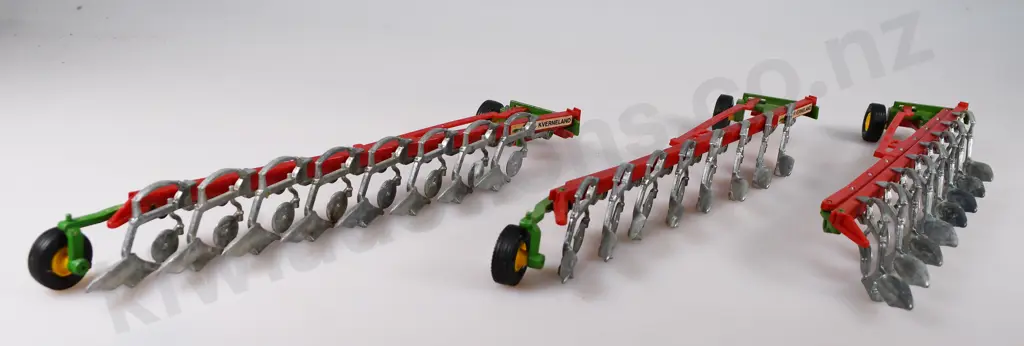 BRITAINS FARM IMPLEMENT 8 FURROW PLOUGHS Image 1++