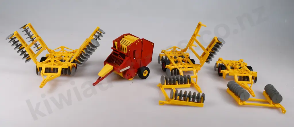 BRITAINS AGRICULTURAL MACHINERY Image 1++