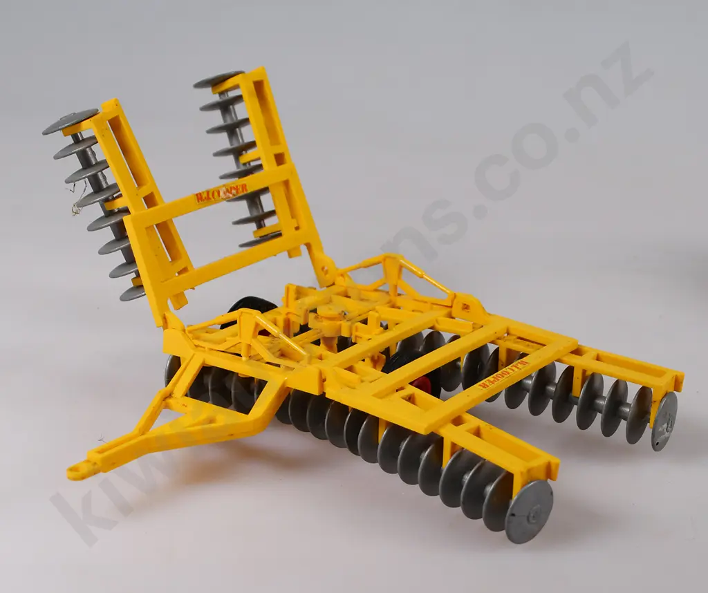 BRITAINS AGRICULTURAL MACHINERY Image 1++