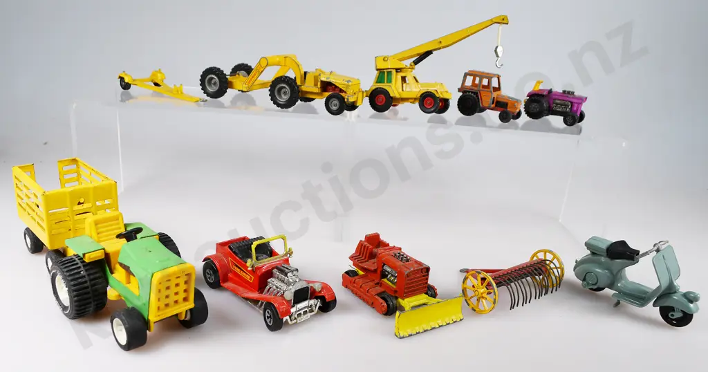 MIXED PARCEL DIECAST PLASTIC TOYS Image 1++