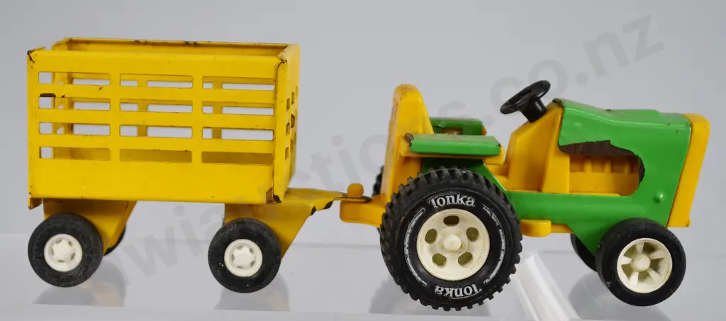 MIXED PARCEL DIECAST PLASTIC TOYS Image 1++