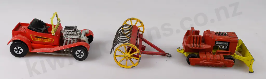 MIXED PARCEL DIECAST PLASTIC TOYS Image 1++