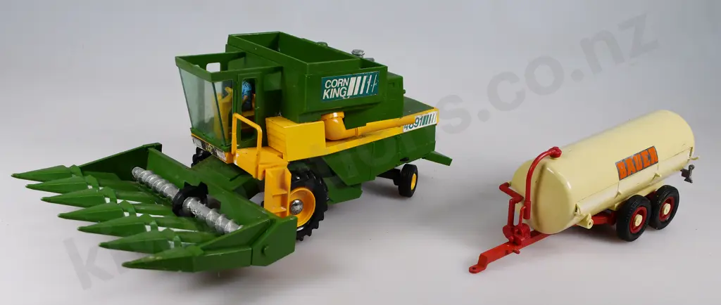 BRITAINS CORN KING COMBINE HARVESTER, VACCUM TANKER Image 1++