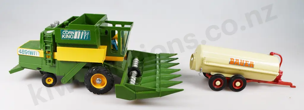 BRITAINS CORN KING COMBINE HARVESTER, VACCUM TANKER Image 1++