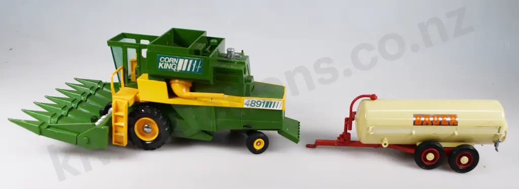 BRITAINS CORN KING COMBINE HARVESTER, VACCUM TANKER Image 1++