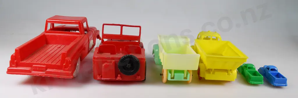 PLASTIC VEHICLES Image 1++