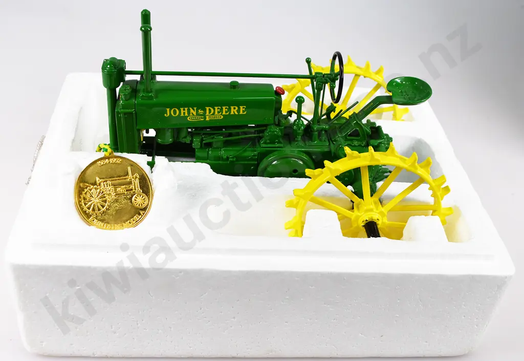 JOHN DEERE BOXED DIE-CAST MODEL A TRACTOR Image 1++