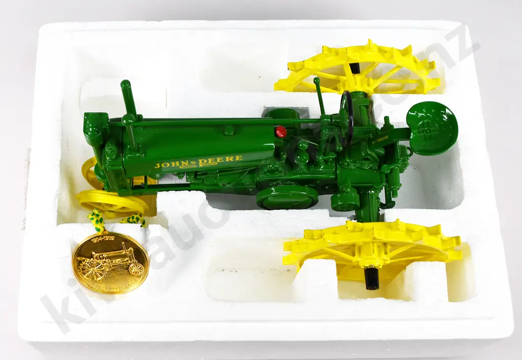 JOHN DEERE BOXED DIE-CAST MODEL A TRACTOR Image 1++