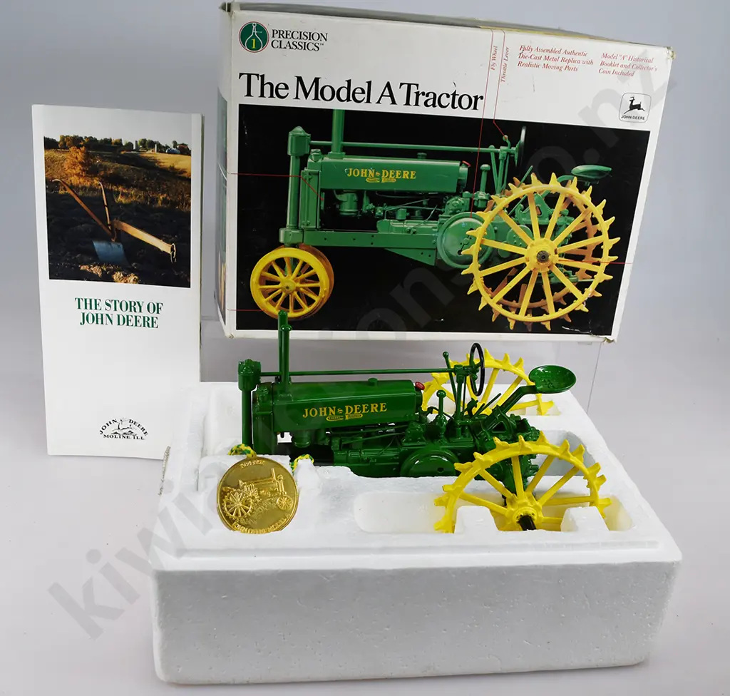 JOHN DEERE BOXED DIE-CAST MODEL A TRACTOR Image 1++