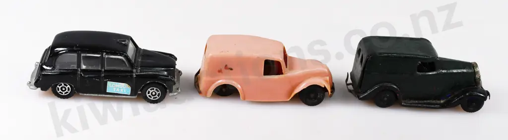 8 ASSORTED TOYS MODELS Image 1++