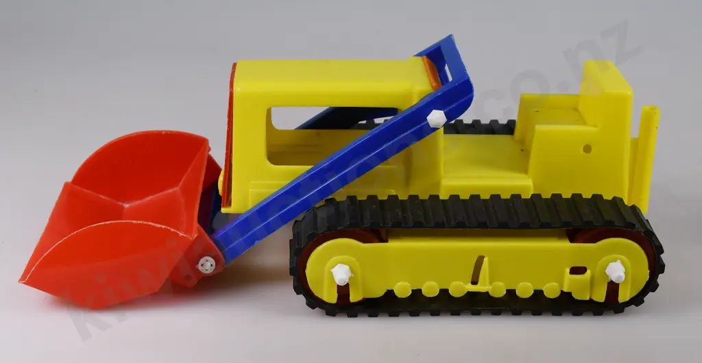 8 ASSORTED TOYS MODELS Image 1++