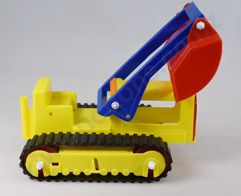 8 ASSORTED TOYS MODELS Image 1++