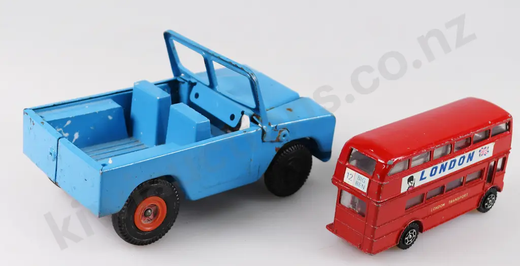 8 ASSORTED TOYS MODELS Image 1++