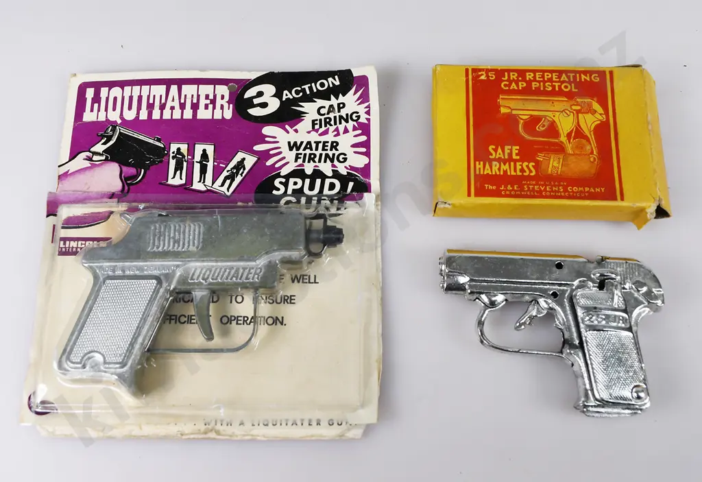 LIQUITATER & REPEATING CAP PISTOL TOY GUNS Image 1++