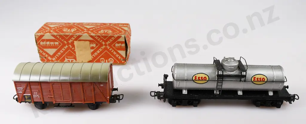MARKLIN TRAIN LOCOMOTIVE & ROLLING STOCK Image 1++