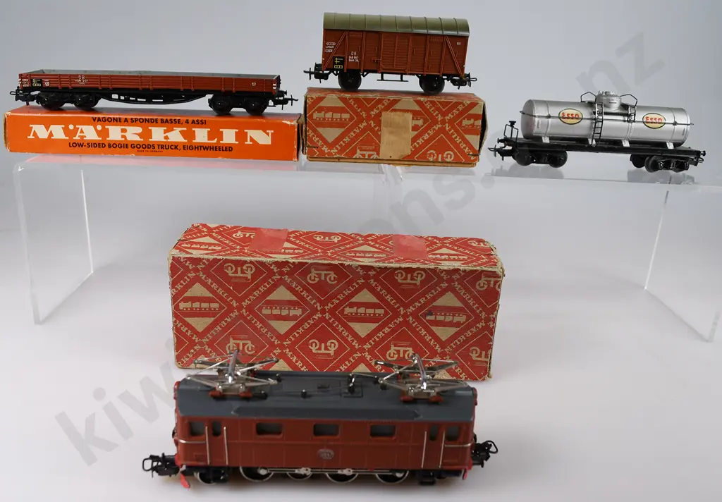 MARKLIN TRAIN LOCOMOTIVE & ROLLING STOCK Image 1++