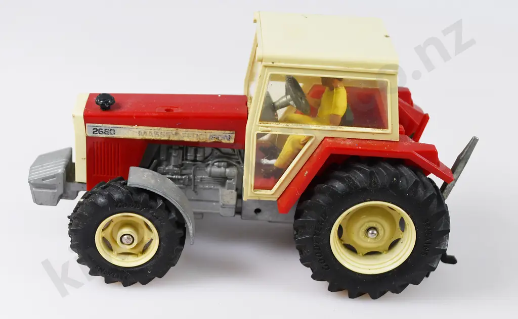 BRITAINS MODEL TRACTORS FORD RENAULT & MASSEY FERGUSSON Image 1++