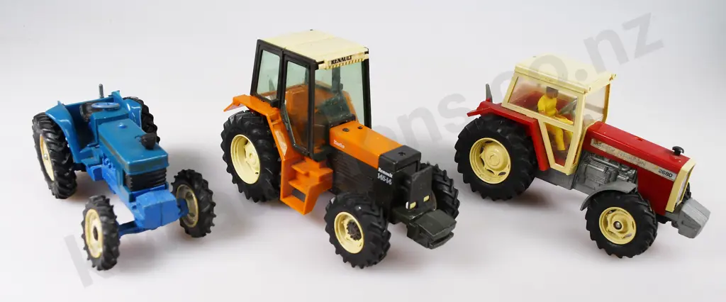 BRITAINS MODEL TRACTORS FORD RENAULT & MASSEY FERGUSSON Image 1++