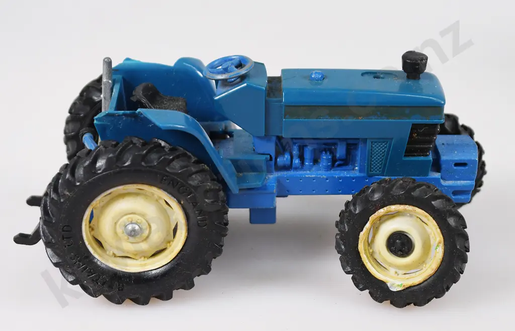 BRITAINS MODEL TRACTORS FORD RENAULT & MASSEY FERGUSSON Image 1++