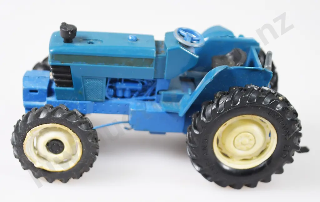 BRITAINS MODEL TRACTORS FORD RENAULT & MASSEY FERGUSSON Image 1++