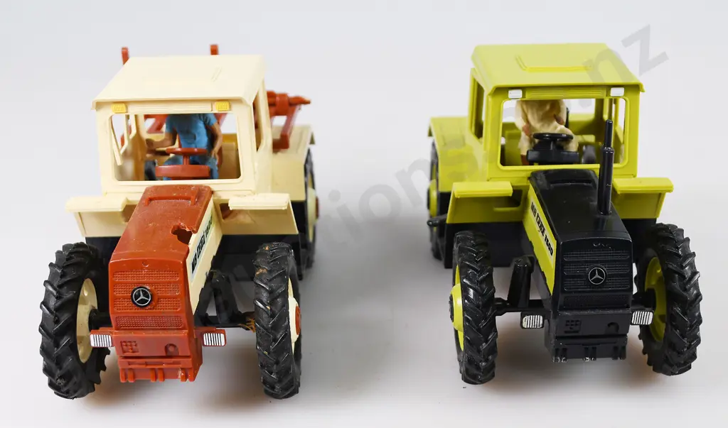 BRITAINS MODEL TRACTORS MERCEDES BENZ Image 1++