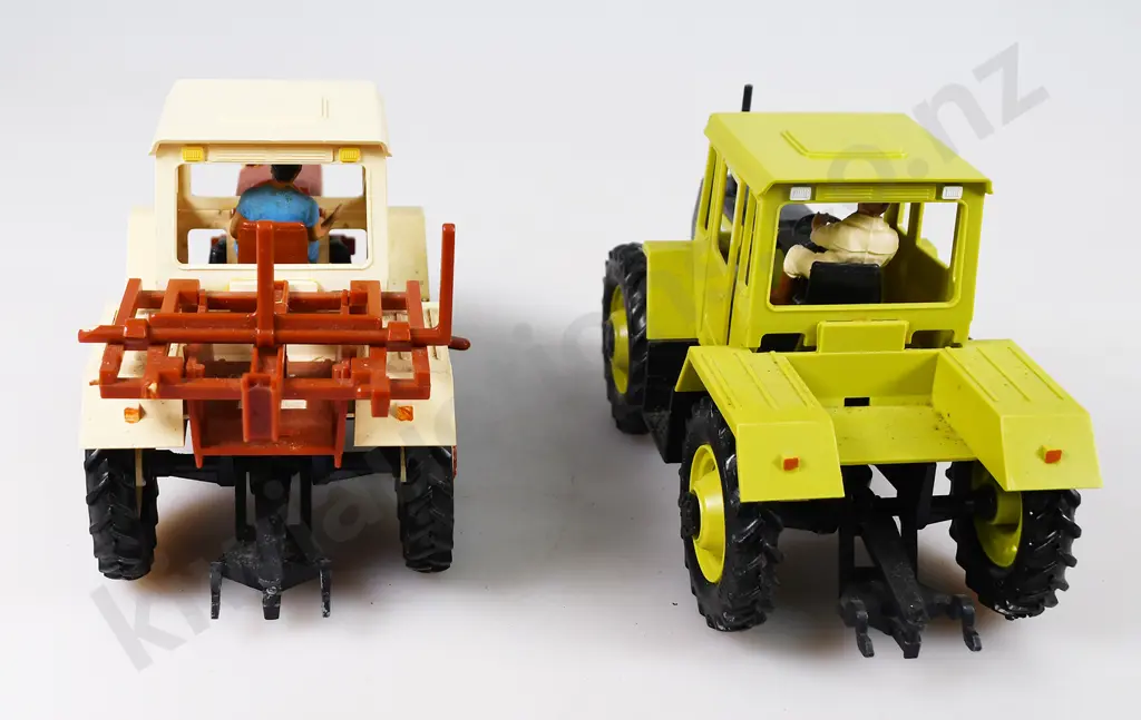 BRITAINS MODEL TRACTORS MERCEDES BENZ Image 1++