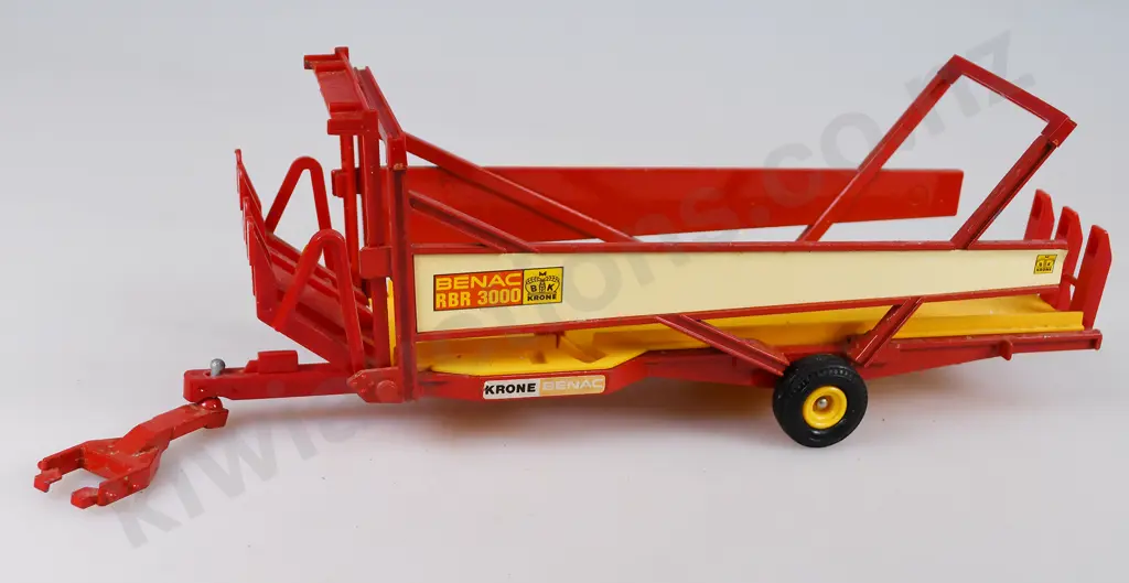 BRITAINS MODEL FARM MACHINERY Image 1++
