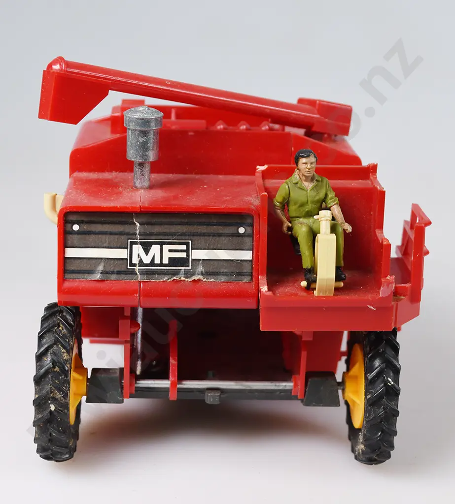 BRITAINS MODEL FARM MACHINERY Image 1++