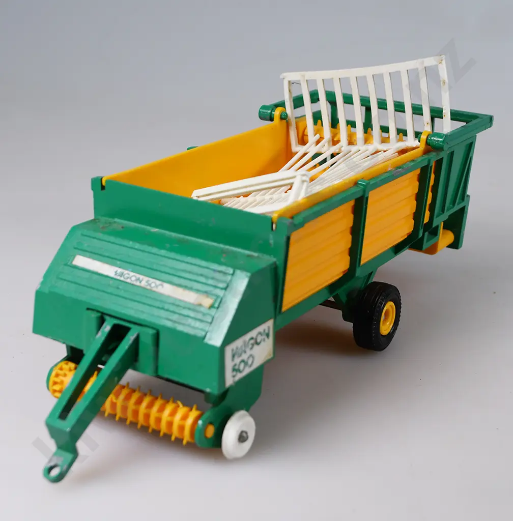 BRITAINS MODEL FARM MACHINERY Image 1++