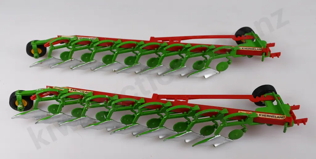 BRITAINS FARM IMPLEMENT 8 FURROW PLOUGHS & CULTIVATORS Image 1++