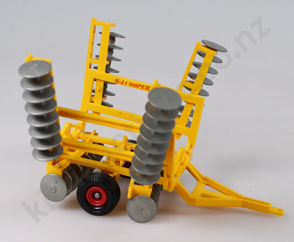 BRITAINS AGRICULTURAL MACHINERY Image 1++