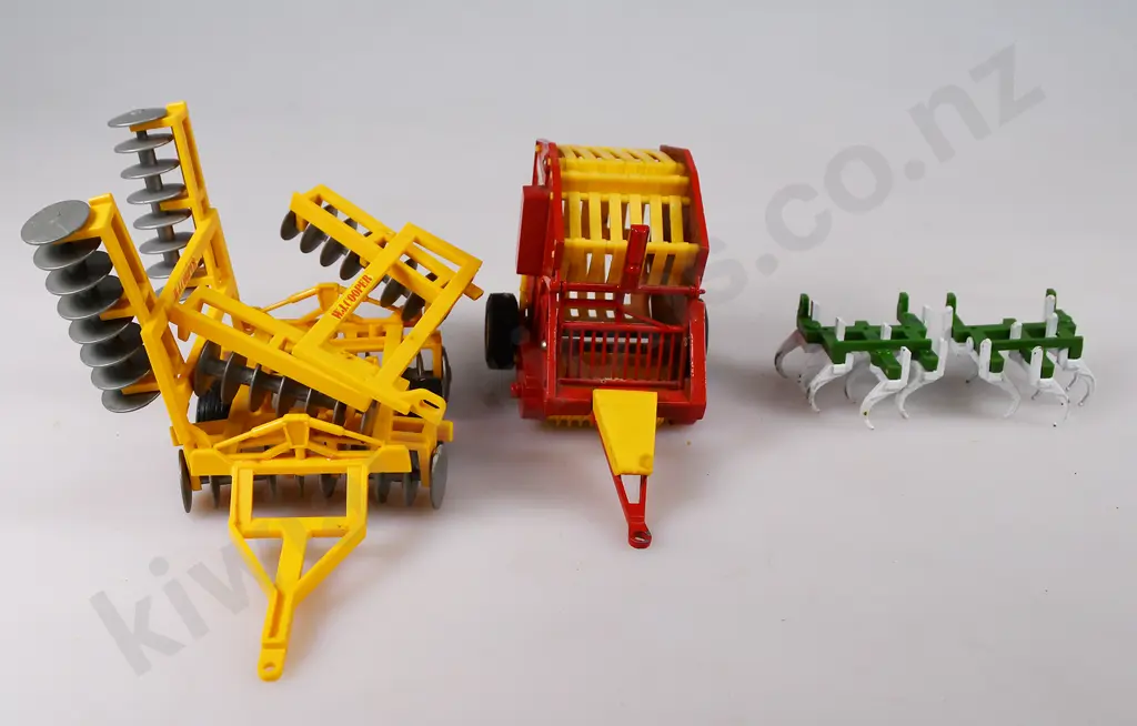 BRITAINS AGRICULTURAL MACHINERY Image 1++