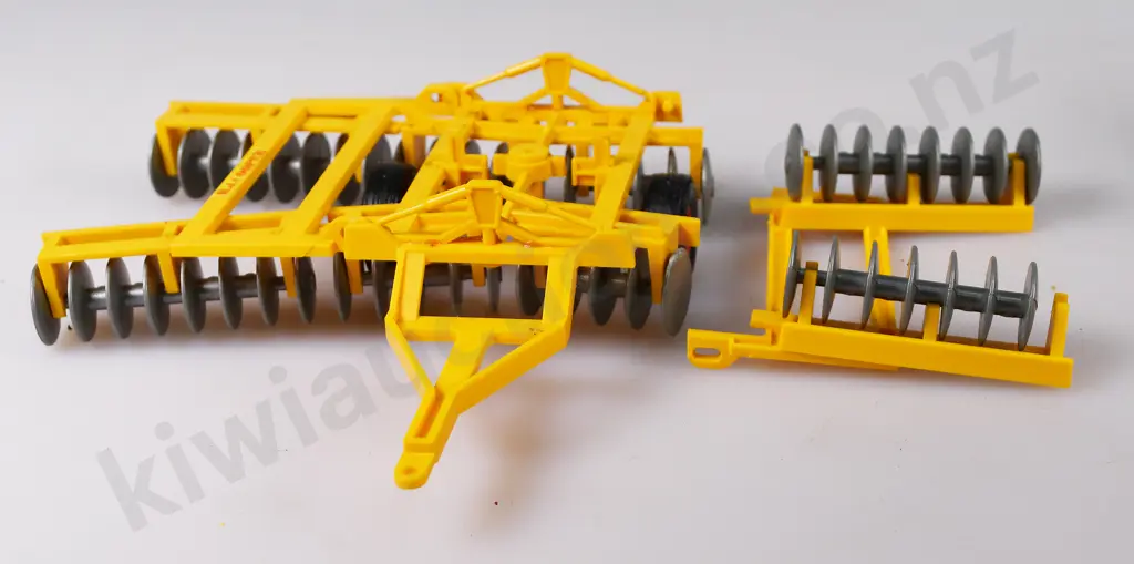 BRITAINS AGRICULTURAL MACHINERY Image 1++