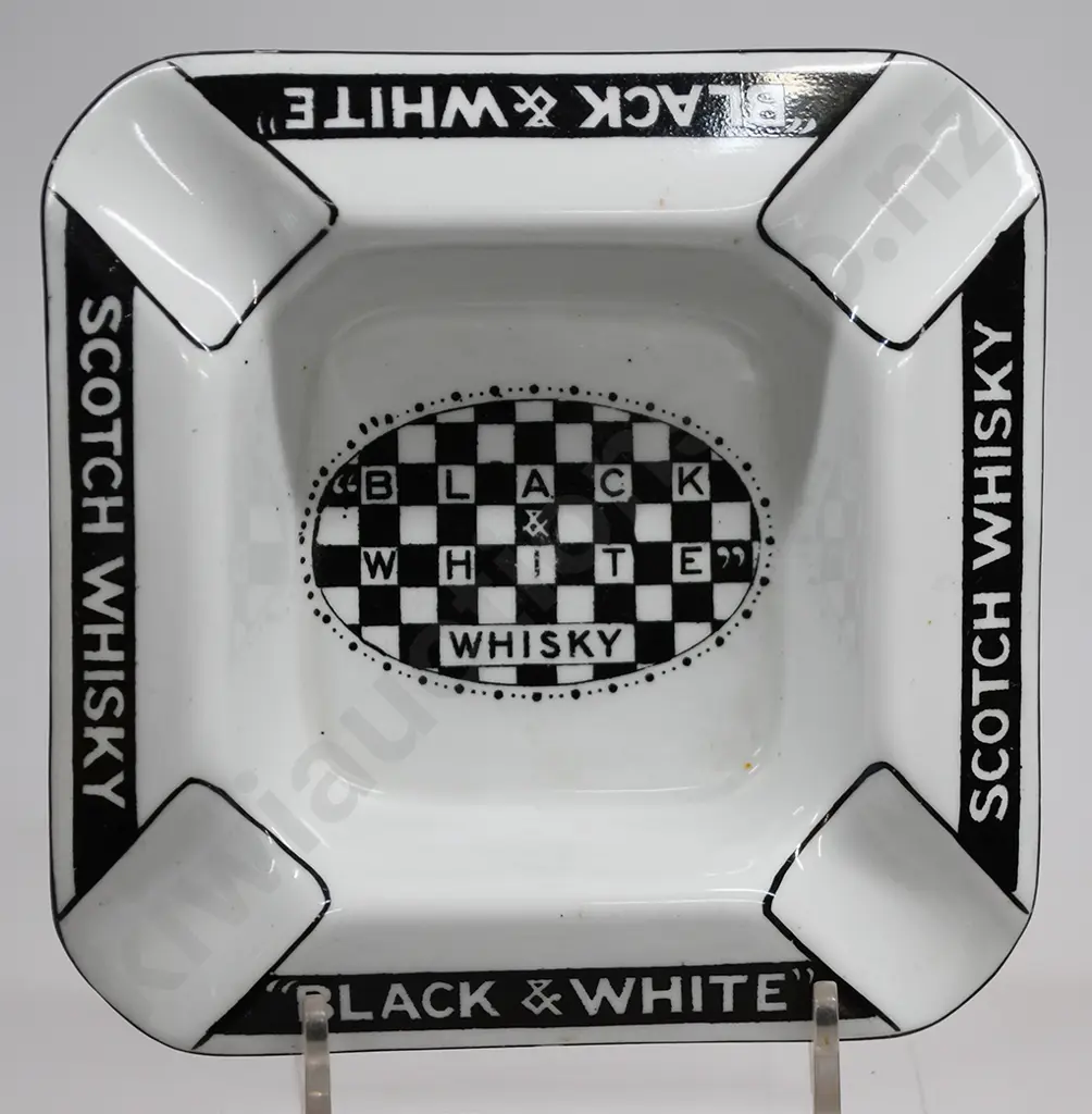 BLACK & WHITE WHISKY ADVERTISING ASHTRAY Image 1++