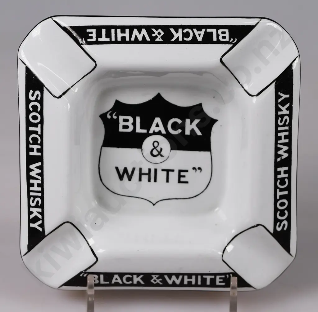 BLACK & WHITE WHISKY ADVERTISING ASHTRAY Image 1++