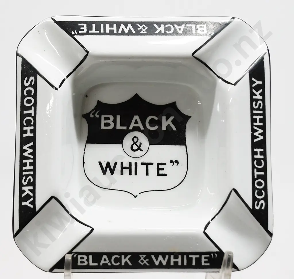 BLACK & WHITE WHISKY ADVERTISING ASHTRAY Image 1++