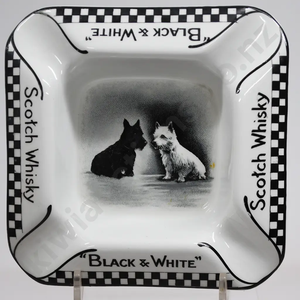 BLACK & WHITE SCOTCH WHISKY ADVERTISING ASHTRAY Image 1++
