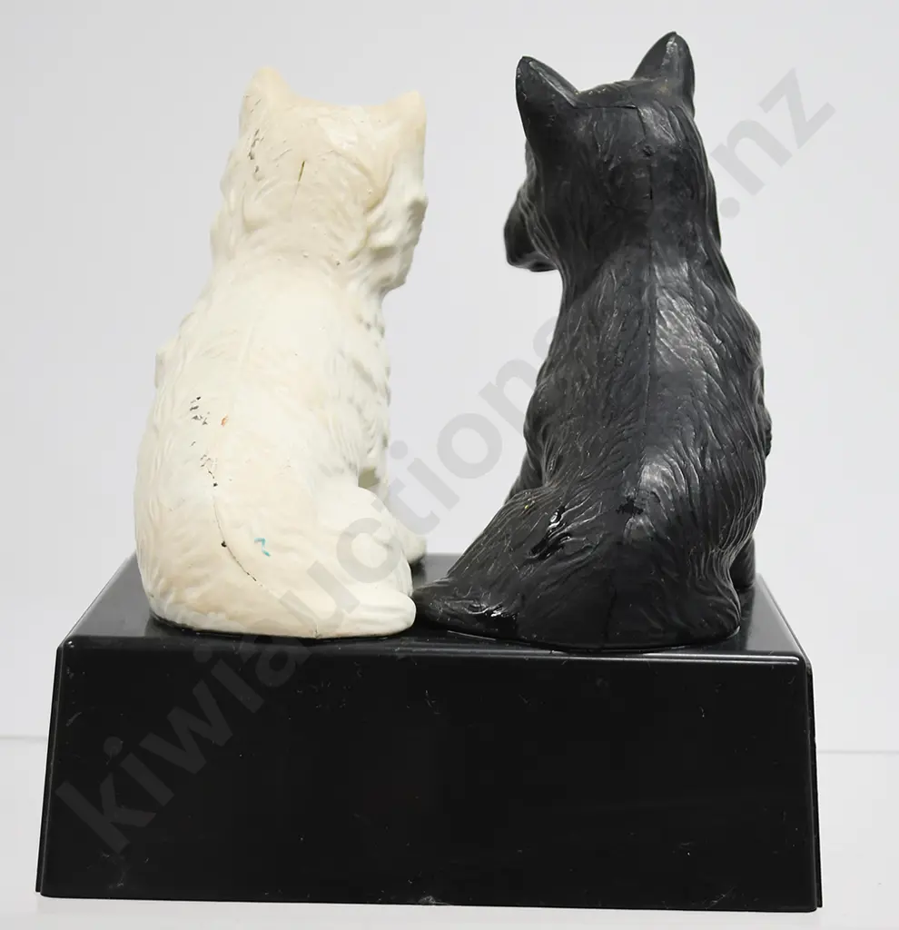 BLACK & WHITE SCOTCH WHISKY ADVERTISING FIGURE Image 1++