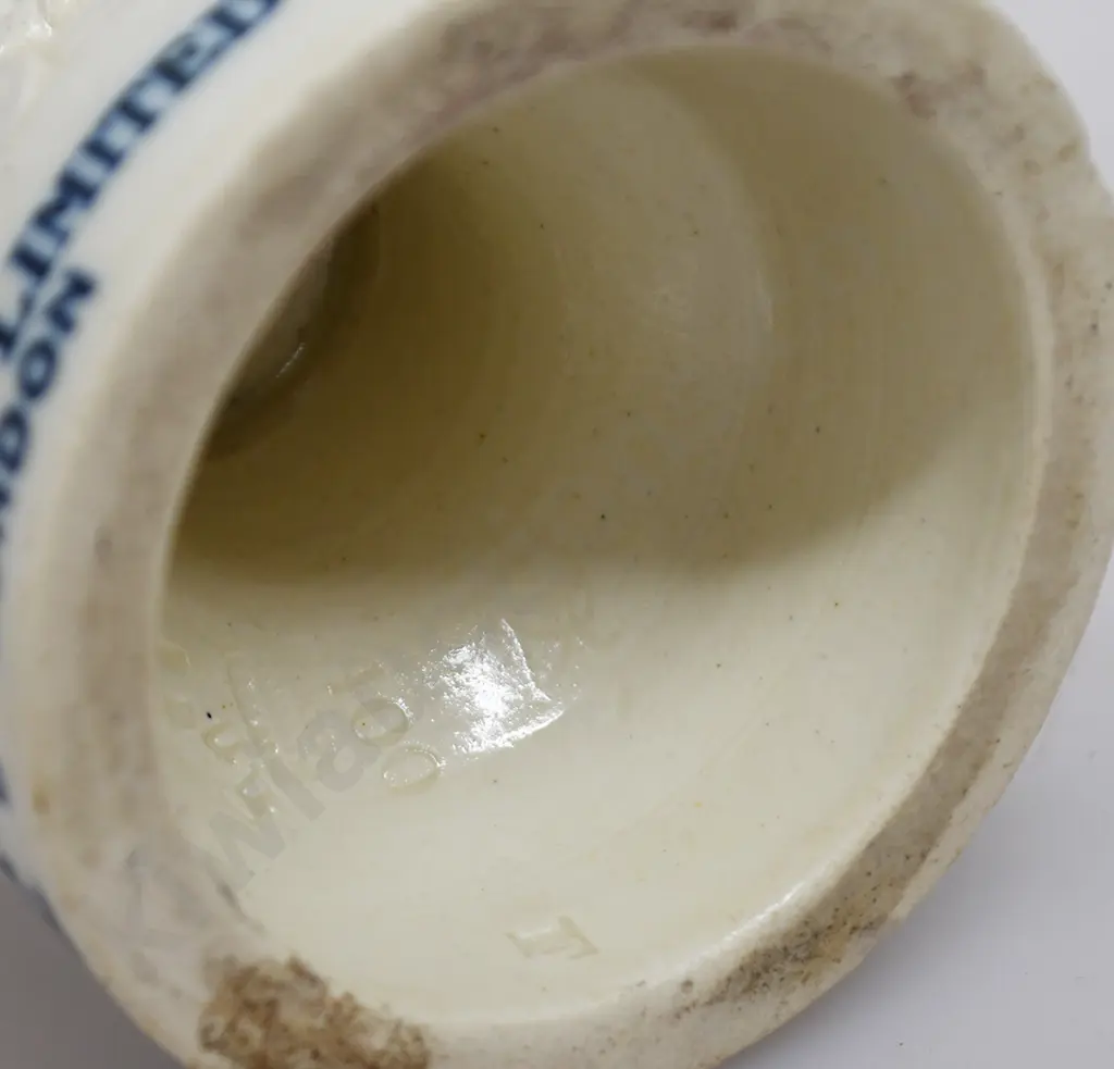 CAPSTAN NAVY CUT VESTA HOLDER Image 1++