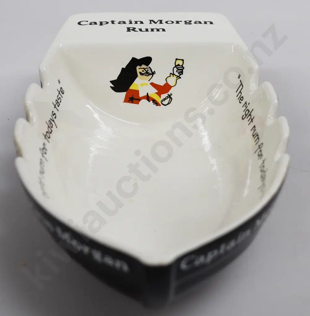 CAPTAIN MORGAN RUM ADVERTISING BOAT SHAPED ASHTRAY Image 1++