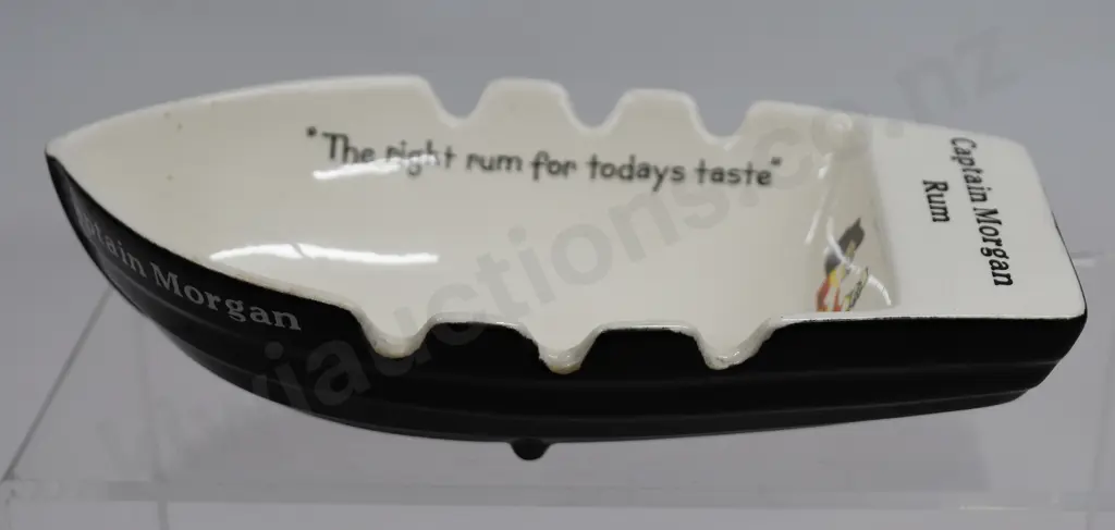 CAPTAIN MORGAN RUM ADVERTISING BOAT SHAPED ASHTRAY Image 1++