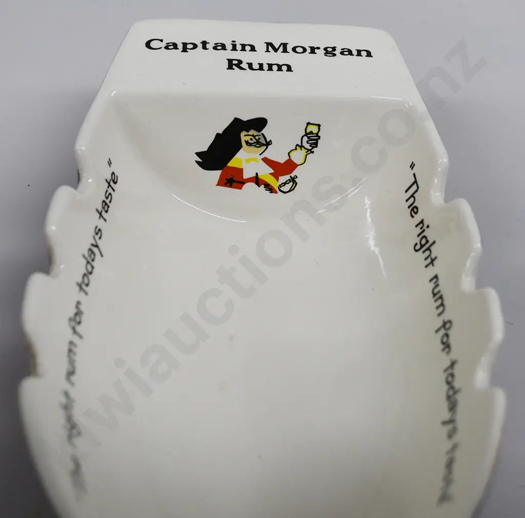 CAPTAIN MORGAN RUM ADVERTISING BOAT SHAPED ASHTRAY Image 1++