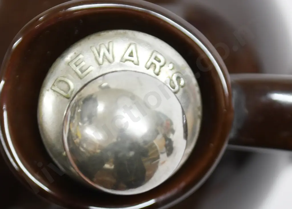 DEWARS KINGSWARE FLASK TONY WELLER Image 1++